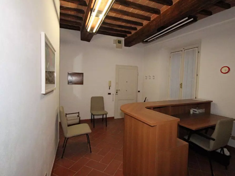 Immagine 13 di Appartamento in vendita  a Siena