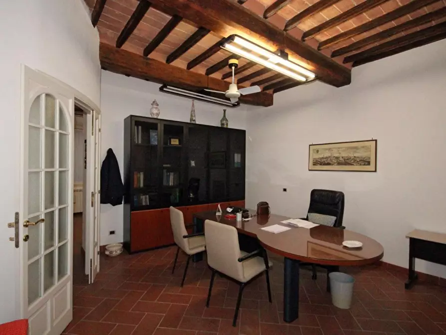 Immagine 1 di Appartamento in vendita  a Siena