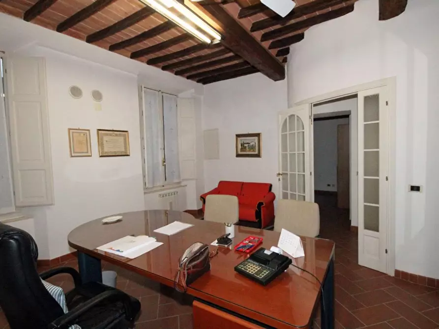 Immagine 4 di Appartamento in vendita  a Siena