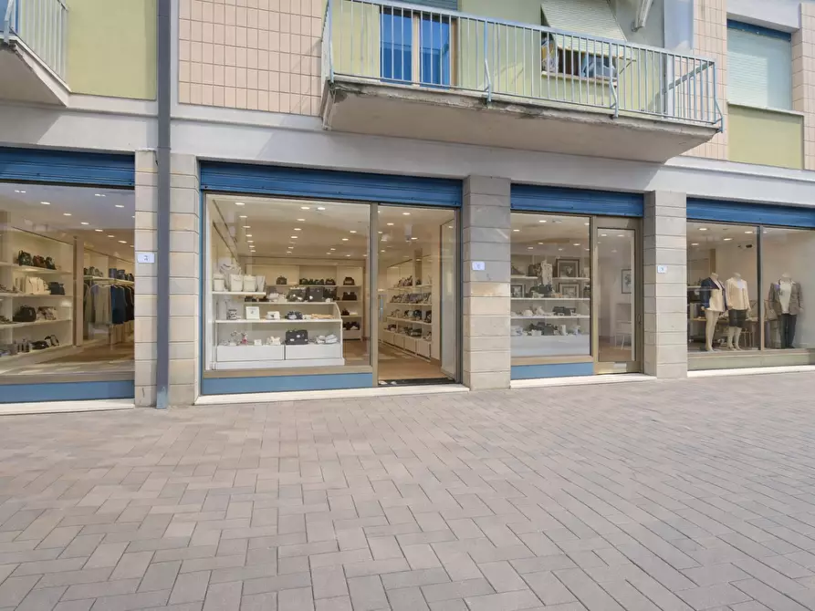 Immagine 2 di Locale commerciale in vendita  a Castelfranco Di Sotto