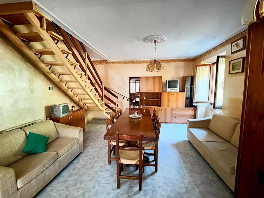 Immagine 1 di Terratetto in vendita  a Ortonovo