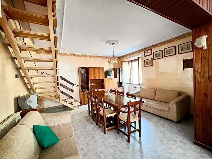 Immagine 2 di Terratetto in vendita  a Ortonovo