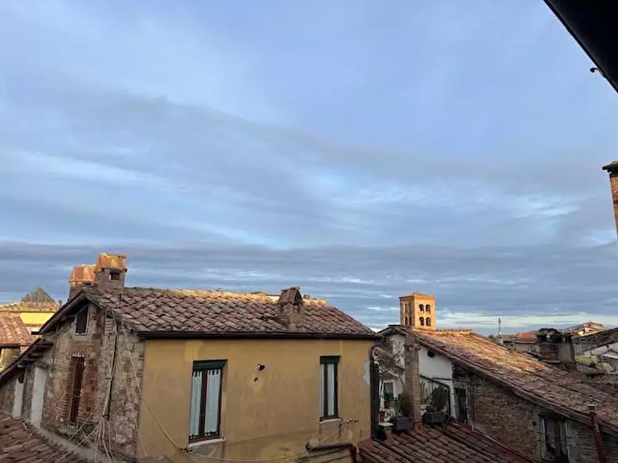 Immagine 12 di Appartamento in vendita  a Siena