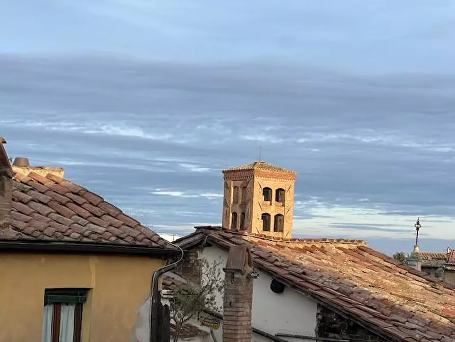 Immagine 13 di Appartamento in vendita  a Siena