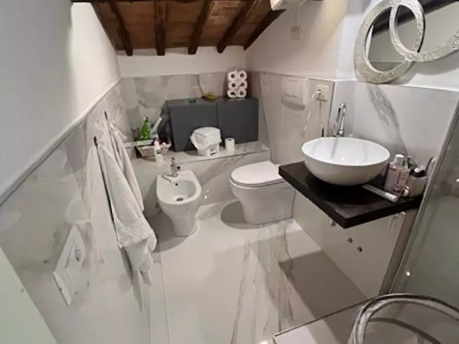 Immagine 11 di Appartamento in vendita  a Siena