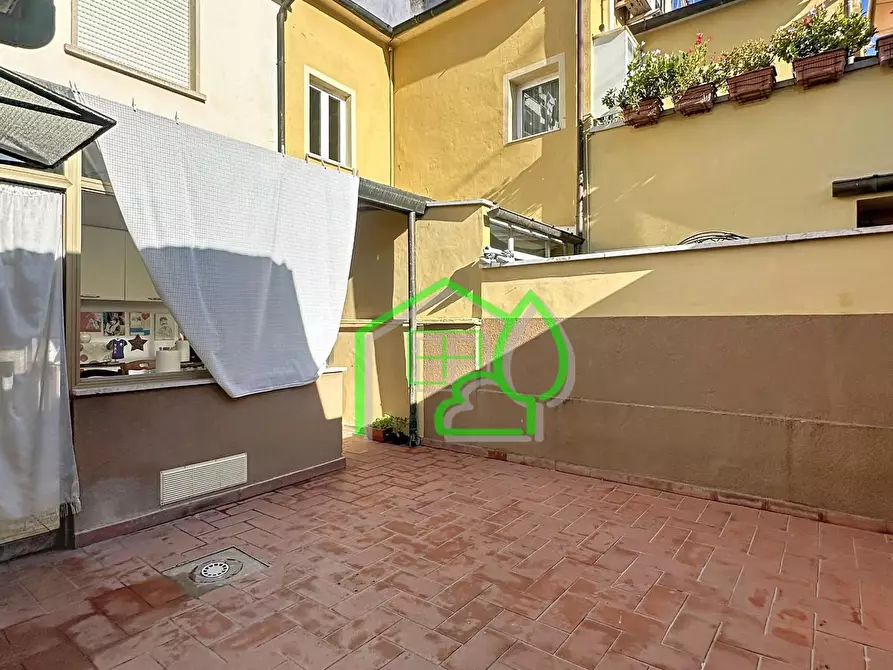 Immagine 8 di Villa in vendita  a Viareggio