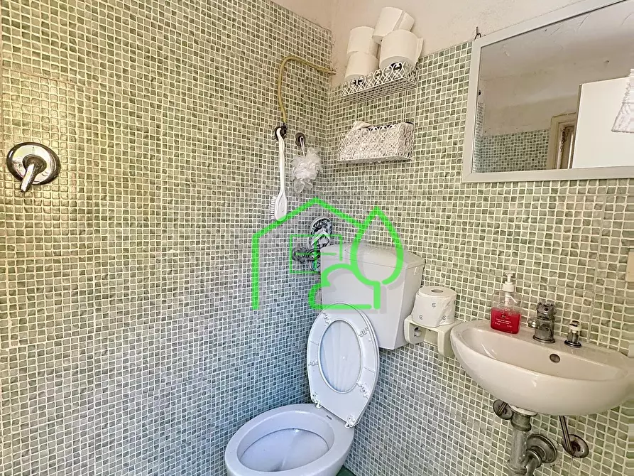 Immagine 10 di Villa in vendita  a Viareggio