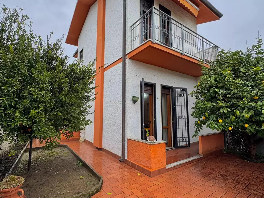 Immagine 10 di Villetta a schiera in vendita  a Viareggio