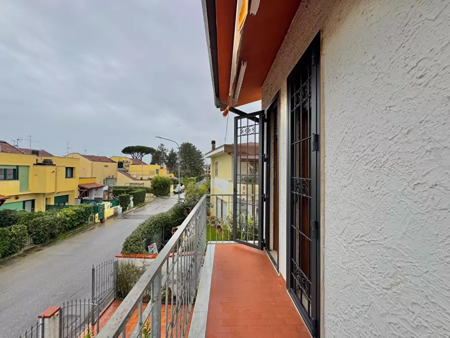 Immagine 43 di Villetta a schiera in vendita  a Viareggio