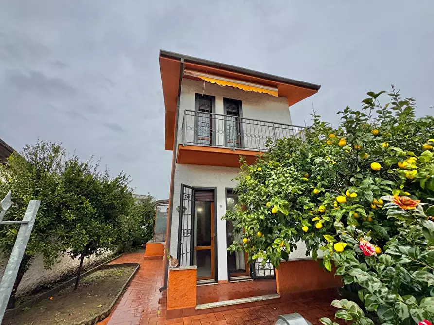 Immagine 8 di Villetta a schiera in vendita  a Viareggio