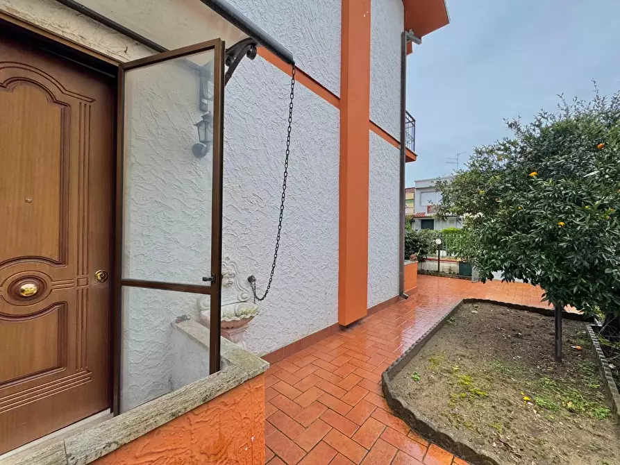 Immagine 15 di Villetta a schiera in vendita  a Viareggio