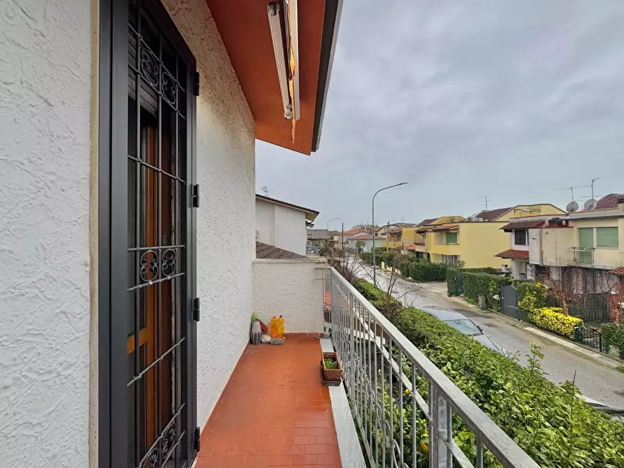 Immagine 44 di Villetta a schiera in vendita  a Viareggio