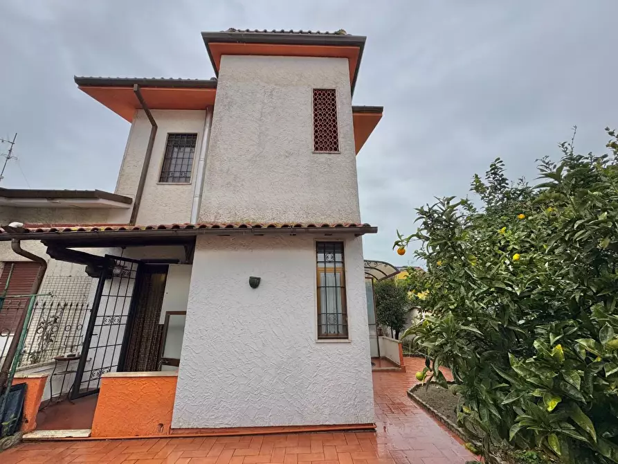 Immagine 12 di Villetta a schiera in vendita  a Viareggio