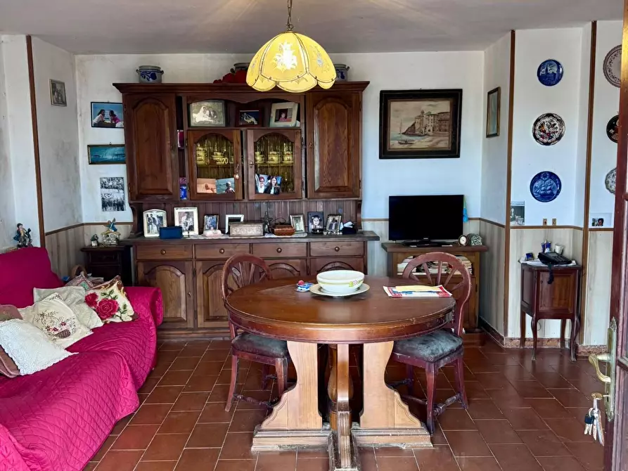 Immagine 1 di Casa semindipendente in vendita  a Massa