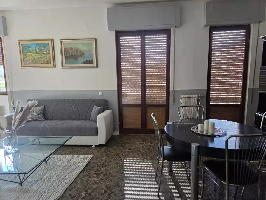 Immagine 2 di Appartamento in vendita  a Carrara