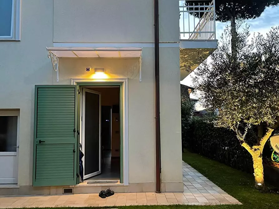 Immagine 7 di Casa bifamiliare in vendita  a Camaiore