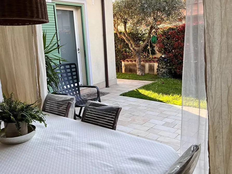 Immagine 19 di Casa bifamiliare in vendita  a Camaiore