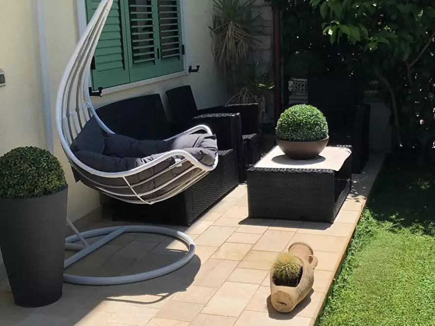 Immagine 3 di Casa bifamiliare in vendita  a Camaiore