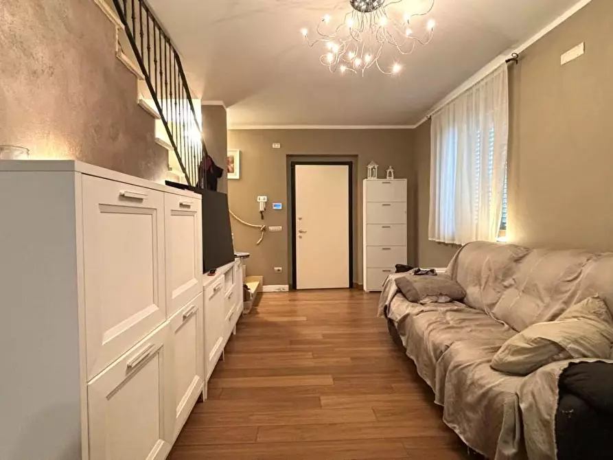 Immagine 2 di Villetta a schiera in vendita  a Lucca