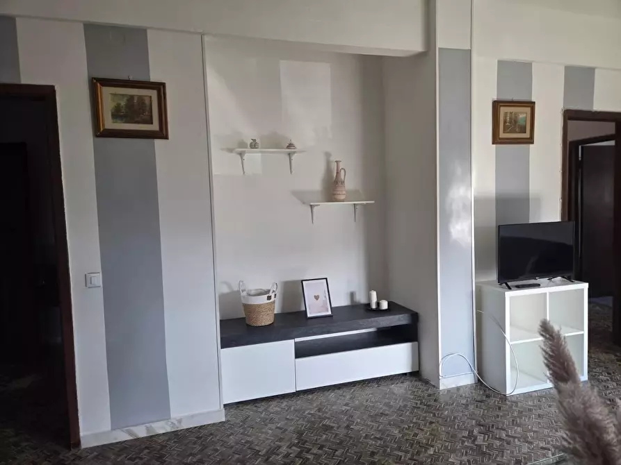 Immagine 3 di Appartamento in vendita  a Carrara