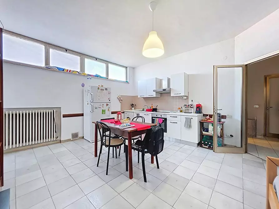 Immagine 11 di Appartamento in vendita  a Pisa