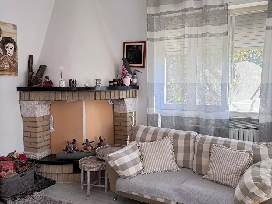 Immagine 2 di Casa bifamiliare in vendita  a Massa