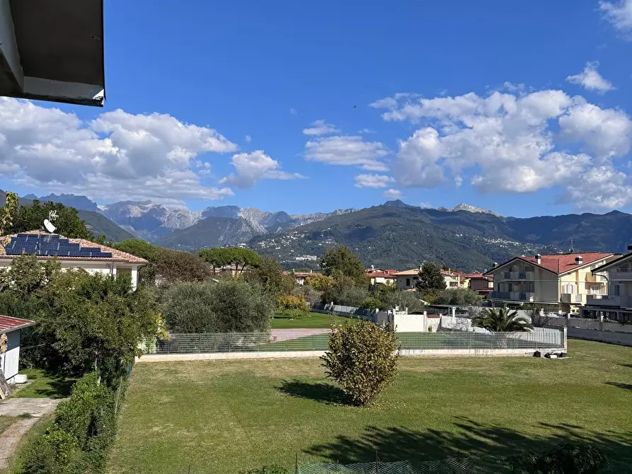 Immagine 9 di Casa bifamiliare in vendita  a Massa