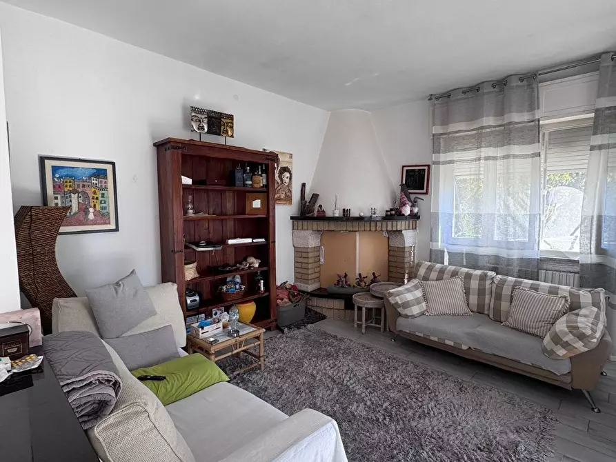Immagine 1 di Casa bifamiliare in vendita  a Massa