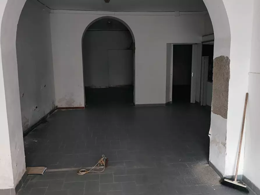 Immagine 5 di Negozio in affitto  a Livorno