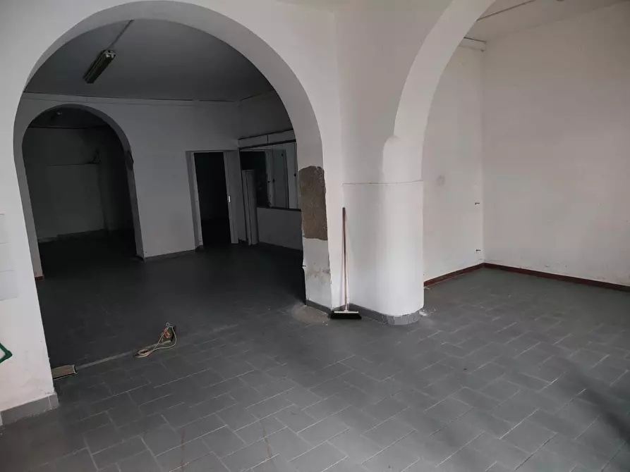 Immagine 2 di Negozio in affitto  a Livorno