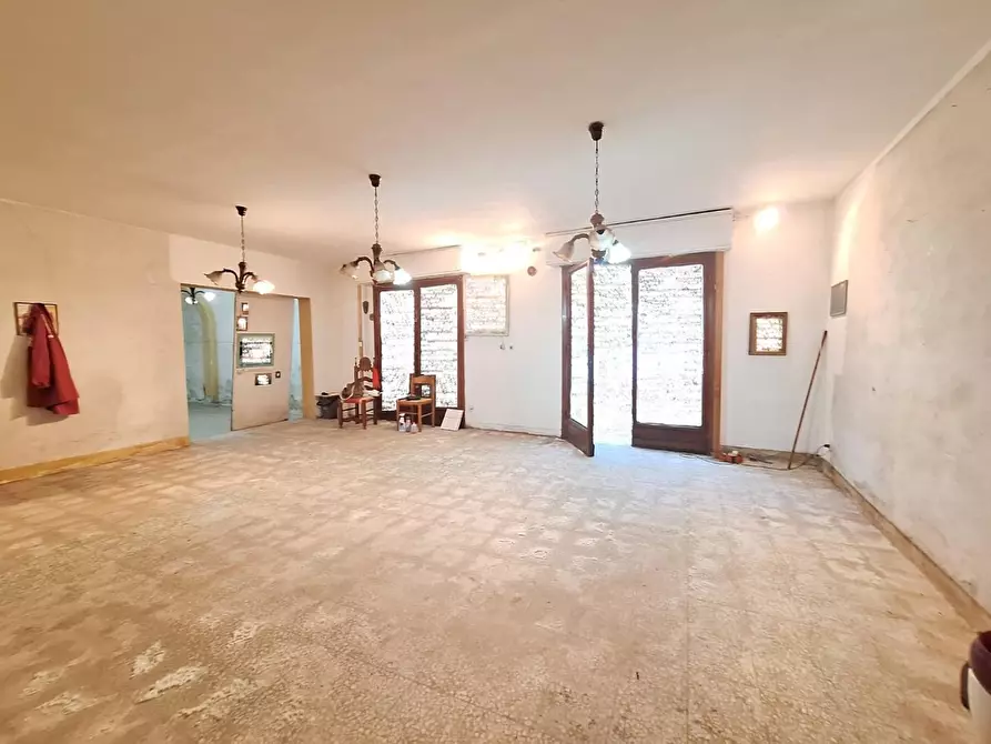 Immagine 7 di Laboratorio in vendita  a Cascina