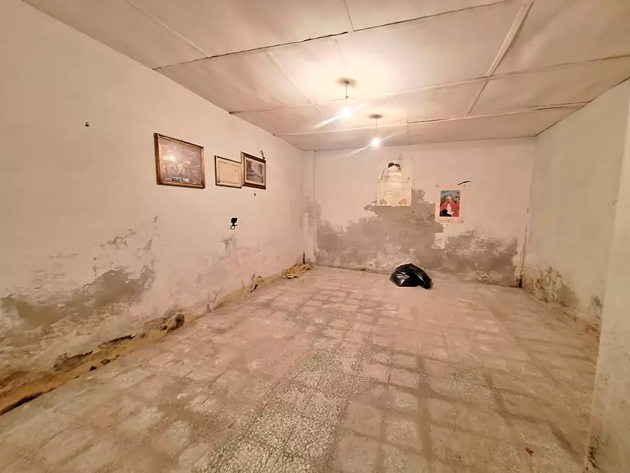 Immagine 4 di Magazzino in vendita  a Cascina