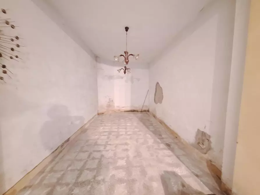 Immagine 3 di Magazzino in vendita  a Cascina