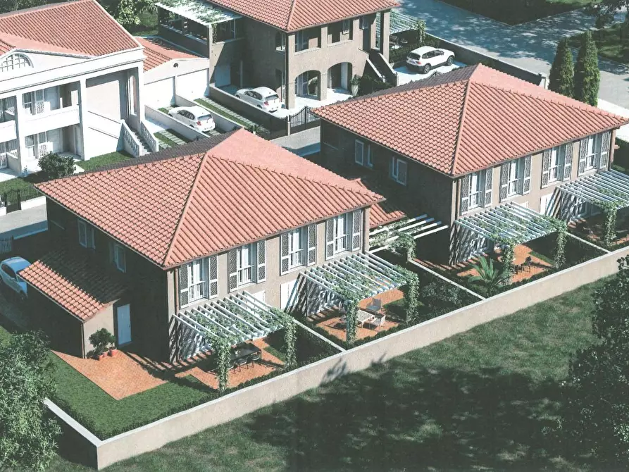 Immagine 2 di Casa bifamiliare in vendita  a Pontedera