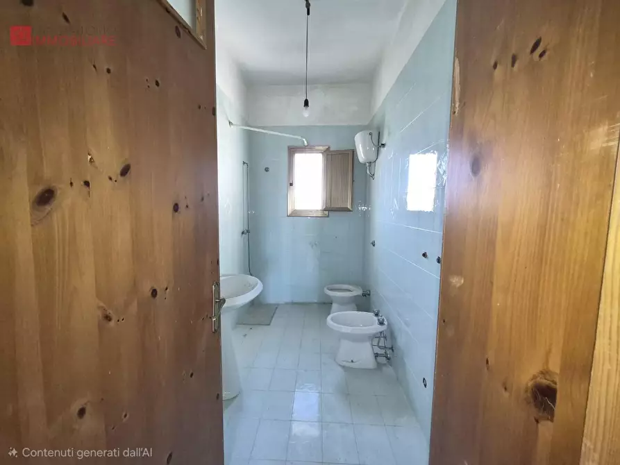 Immagine 11 di Palazzo in vendita  a Lizzanello