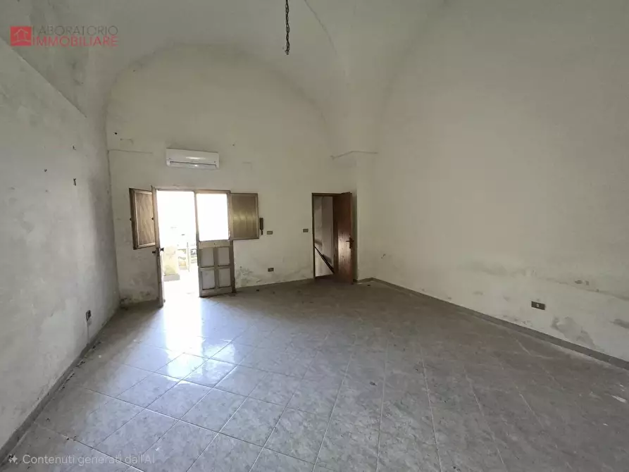 Immagine 2 di Palazzo in vendita  a Lizzanello