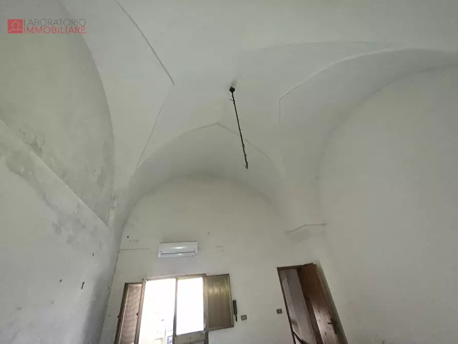 Immagine 3 di Palazzo in vendita  a Lizzanello