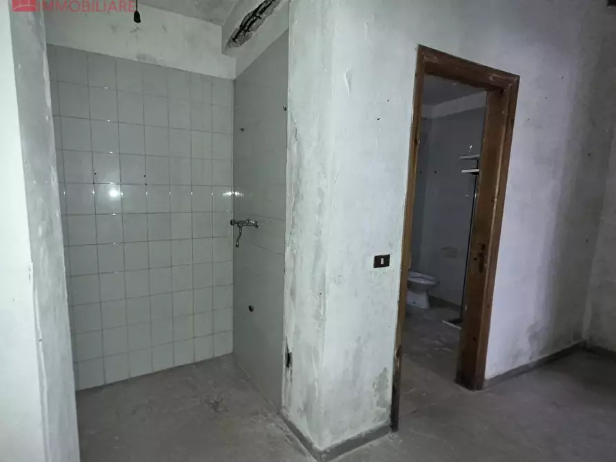 Immagine 8 di Palazzo in vendita  a Lizzanello