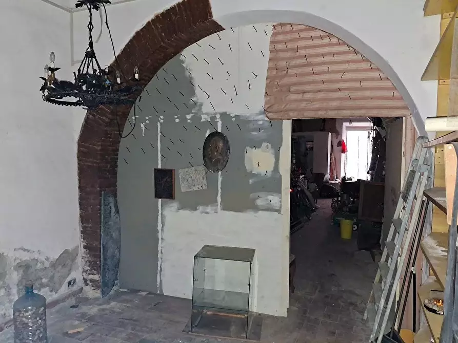 Immagine 11 di Magazzino in vendita  a Pisa