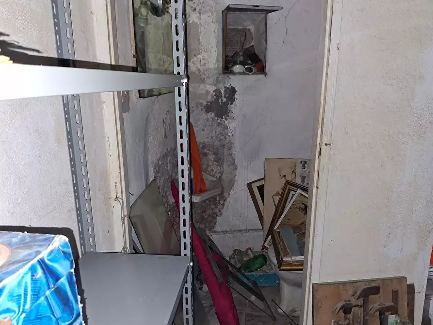 Immagine 15 di Magazzino in vendita  a Pisa