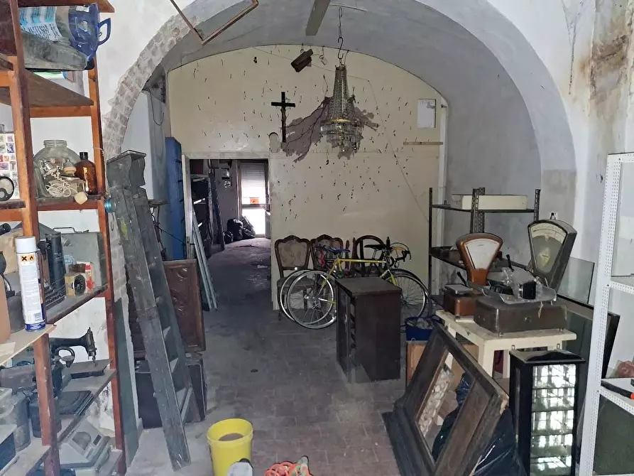 Immagine 3 di Magazzino in vendita  a Pisa