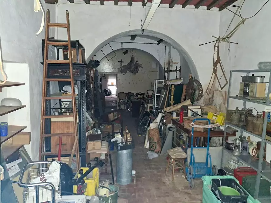 Immagine 8 di Magazzino in vendita  a Pisa