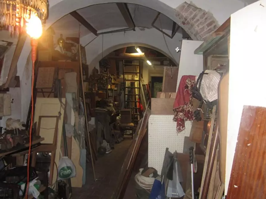 Immagine 13 di Magazzino in vendita  a Pisa