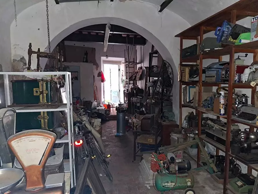 Immagine 9 di Magazzino in vendita  a Pisa