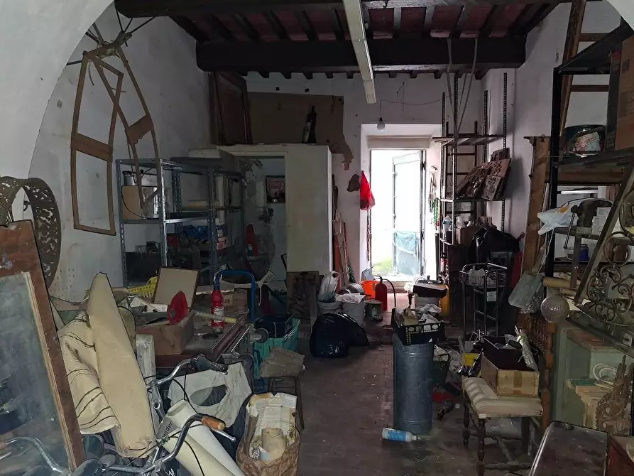 Immagine 10 di Magazzino in vendita  a Pisa