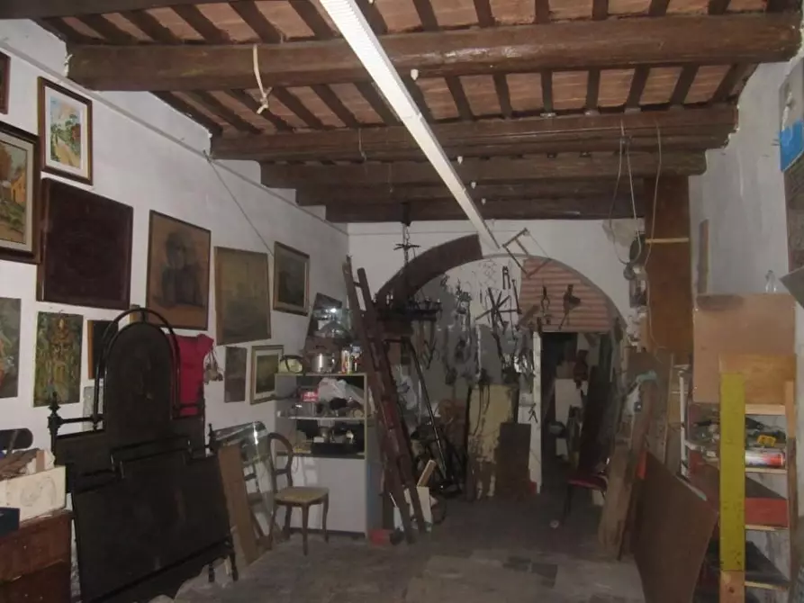 Immagine 5 di Magazzino in vendita  a Pisa