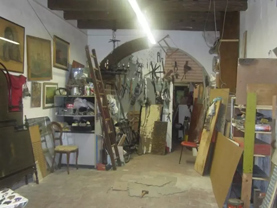 Immagine 4 di Magazzino in vendita  a Pisa