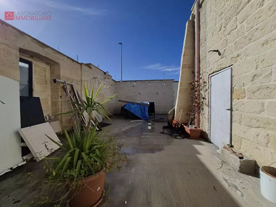 Immagine 14 di Locale commerciale in vendita  a Lequile