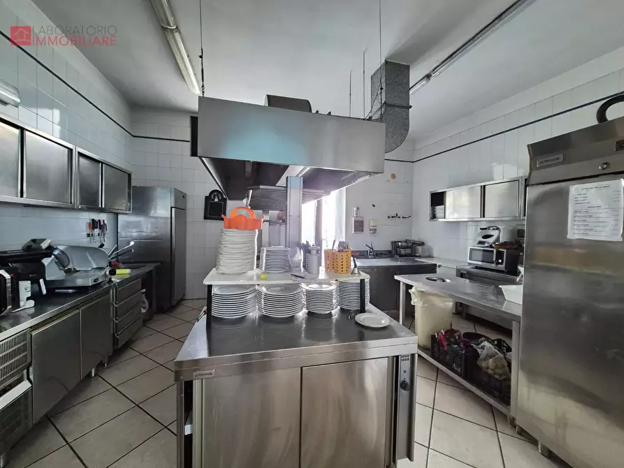 Immagine 11 di Locale commerciale in vendita  a Lequile