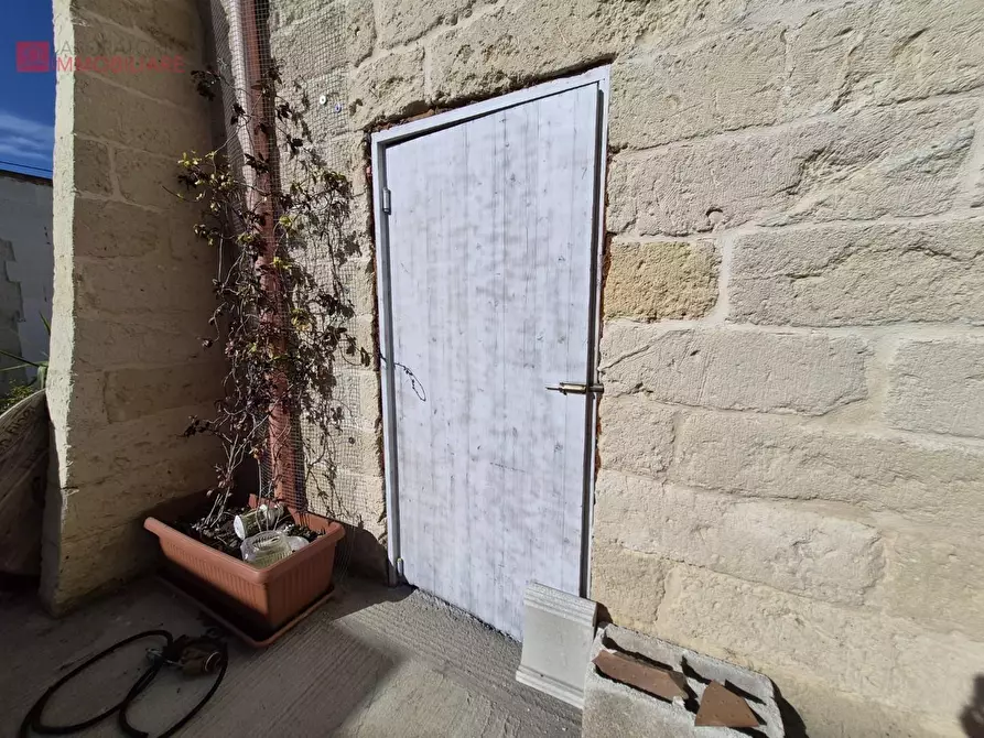 Immagine 16 di Locale commerciale in vendita  a Lequile